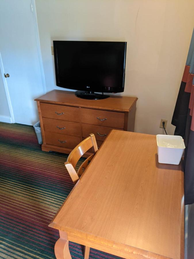 Azalea Inn & Suites Wilmington Bagian luar foto