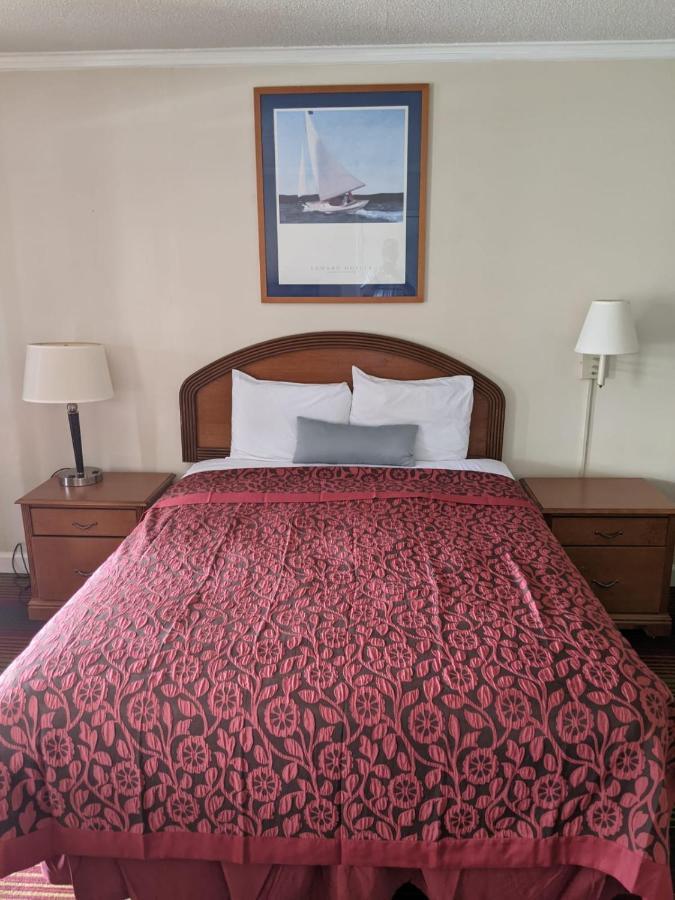 Azalea Inn & Suites Wilmington Bagian luar foto