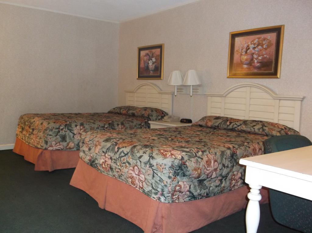 Azalea Inn & Suites Wilmington Ruang foto