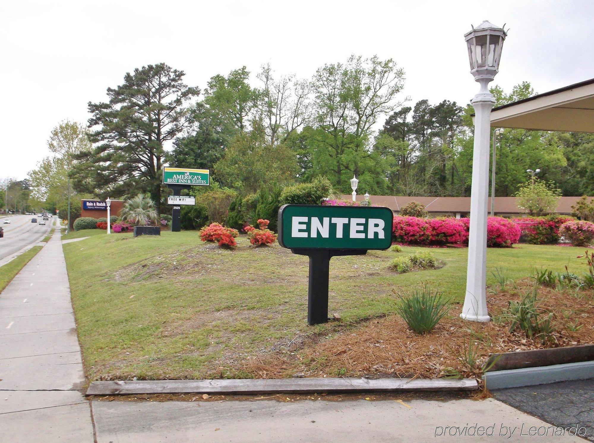 Azalea Inn & Suites Wilmington Bagian luar foto