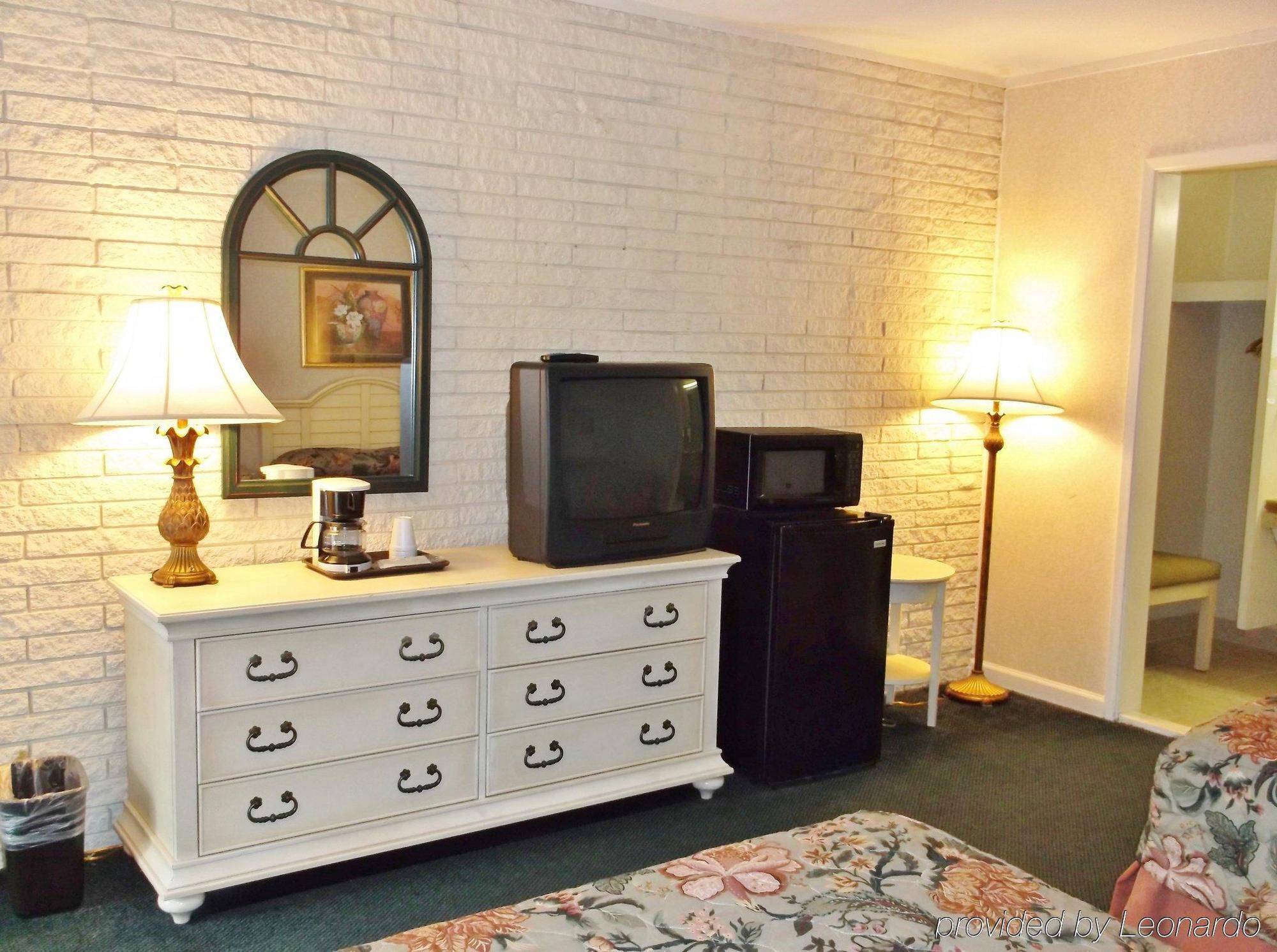 Azalea Inn & Suites Wilmington Bagian luar foto